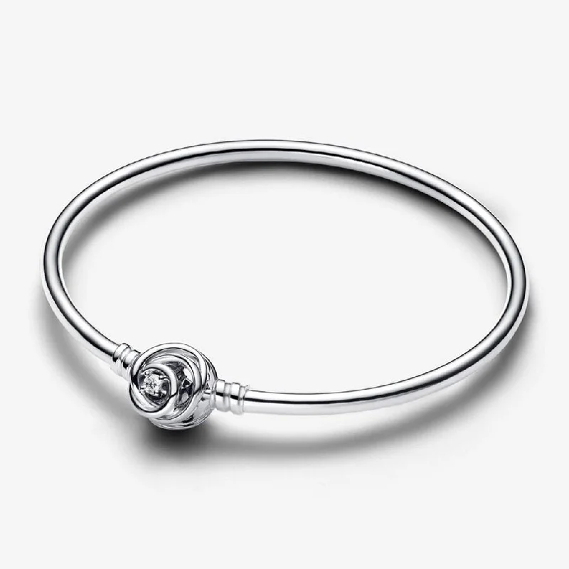 PANDORA : Pandora Moments Encircled Clasp Bangle - Silver